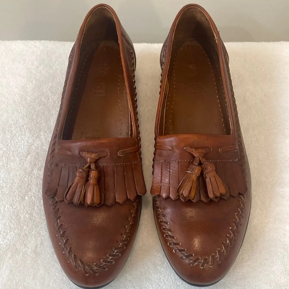Regal Men's Brown Tasseled Loafer Size 8.5. Style 465R27